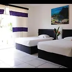 Room In Guest Room - Apartment With Blacony And Sea View