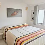 2Bdr -Rocks At Mikasa- Near Beach, Pool, King Beds, Ac, Fast Wifi