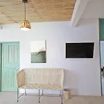 2Bdr -Rocks At Mikasa- Near Beach, Pool, King Beds, Ac, Fast Wifi