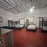 Mayflower Hotel & Hostal