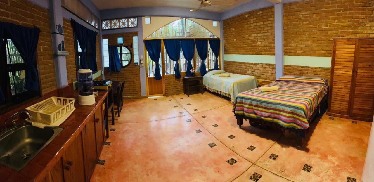 Ananda Hotel *