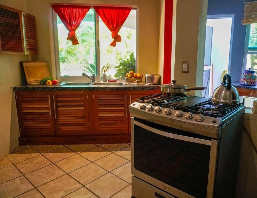 Casa Bibi Ac Wifi Starlink Kitchen Fully Equipped Swimming Pool Hot Water Puerto Escondido (Oaxaca)