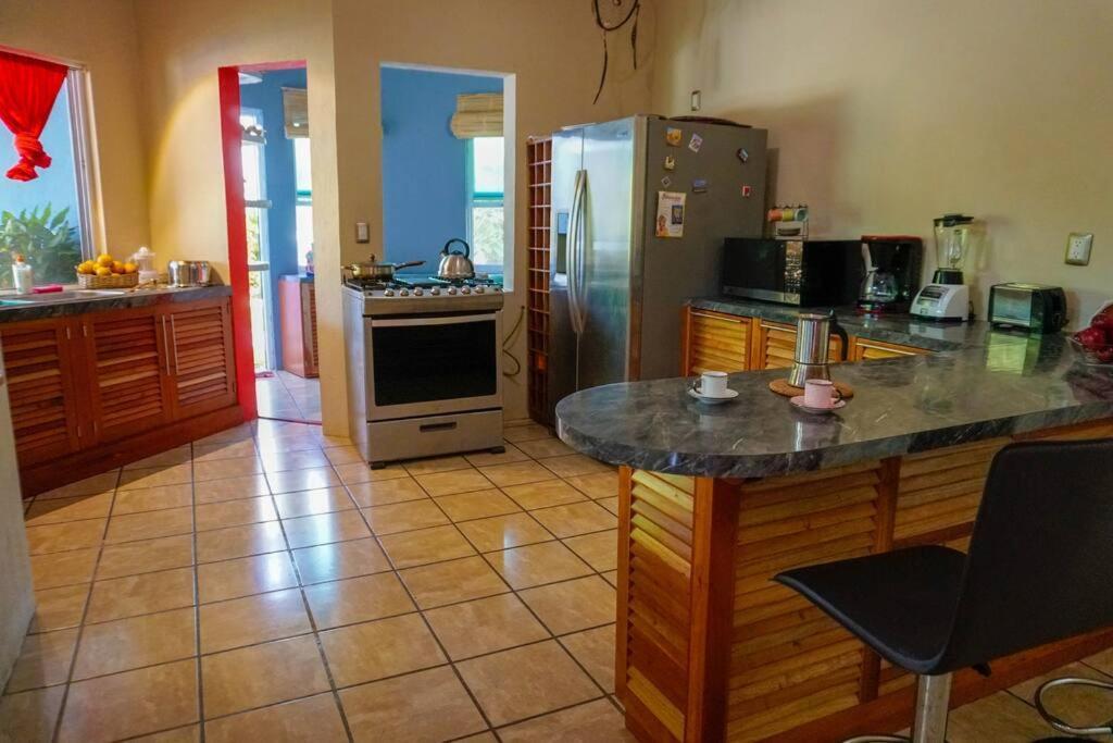 Casa Bibi Ac Wifi Starlink Kitchen Fully Equipped Swimming Pool Hot Water Puerto Escondido (Oaxaca)
