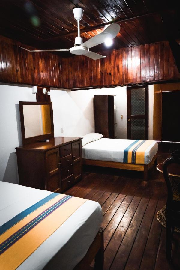 Y Acuario Hotel 2*