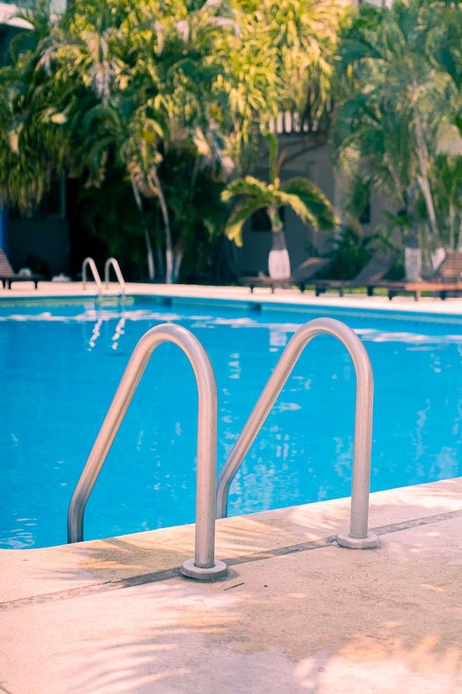 Hotel Caracol Plaza 3*