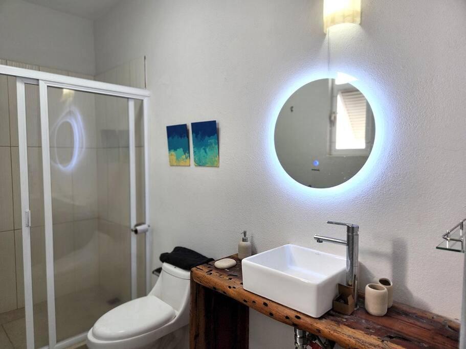 Apartamento 2bdr -rocks At Mikasa- Near Beach, Pool, King Beds, Ac, Fast Wifi