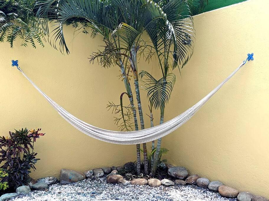 2bdr -rocks At Mikasa- Near Beach, Pool, King Beds, Ac, Fast Wifi *