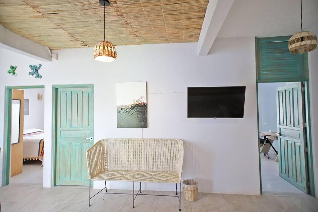 2bdr -rocks At Mikasa- Near Beach, Pool, King Beds, Ac, Fast Wifi Apartamento