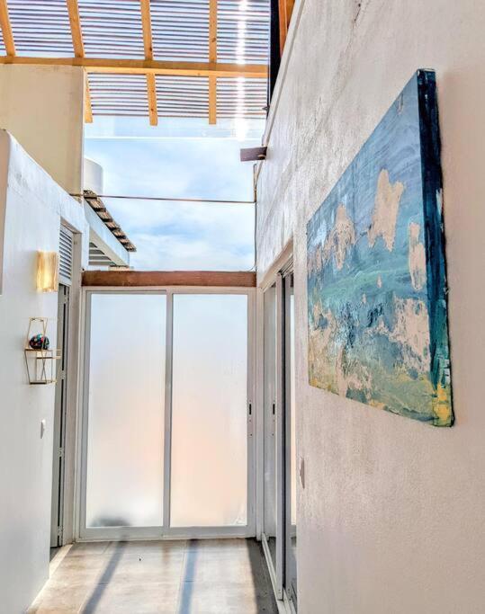 Penthouse -sky At Mikasa- Fast Wifi, King Bed, Ac & Pool