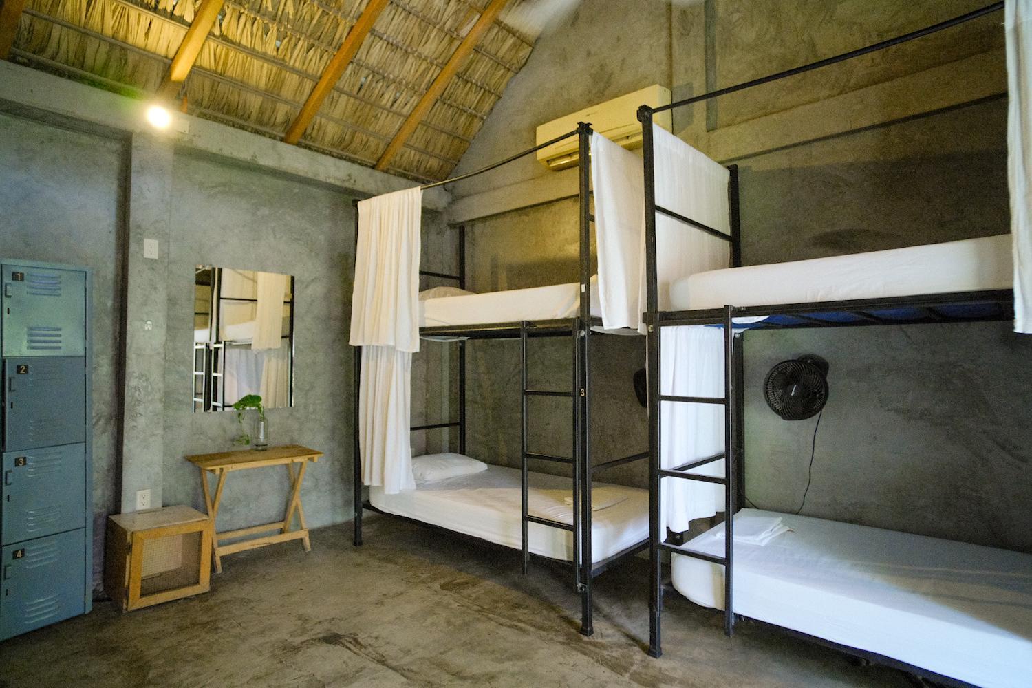 Hostel La Escondida H *