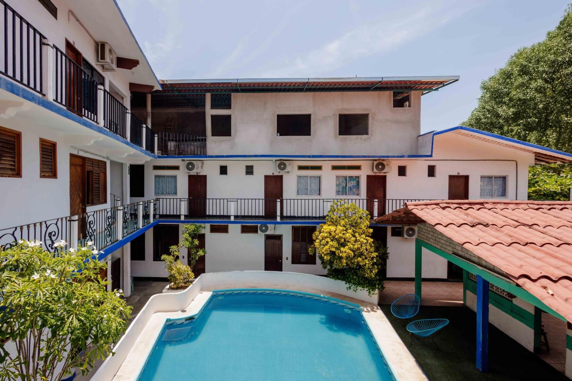 Naxhiely Hotel *