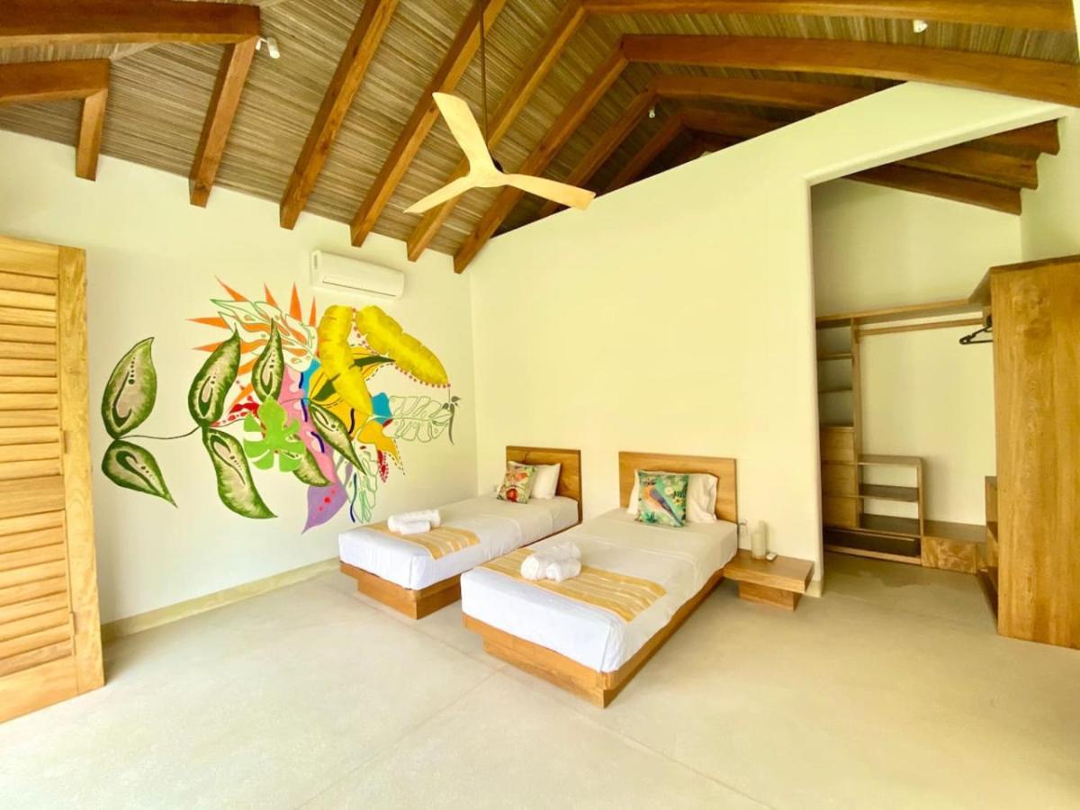Villa Casa Mona - Beachfront Luxury - Verified Listing *