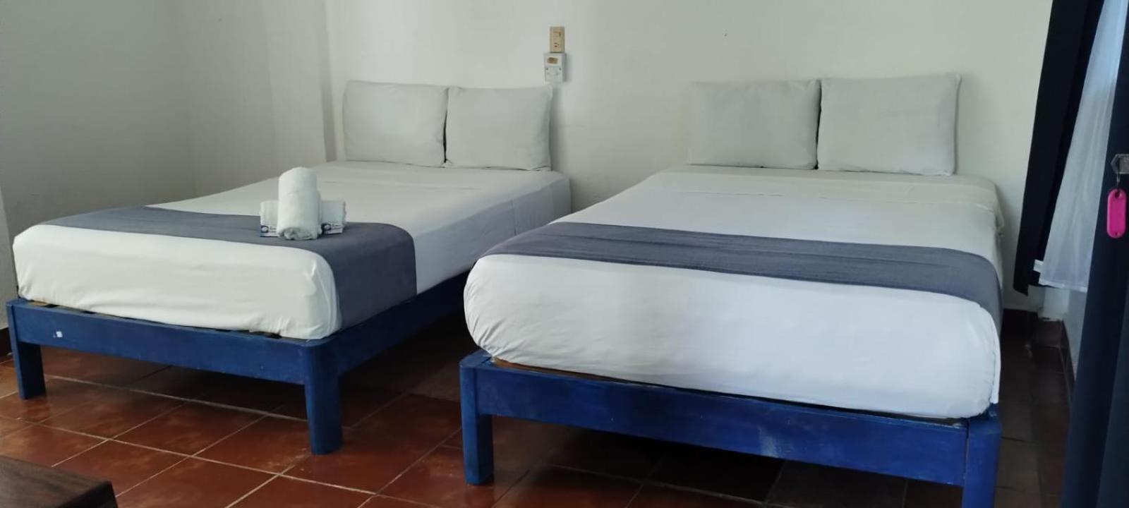 Mayflower & Hotel Puerto Escondido (Oaxaca)