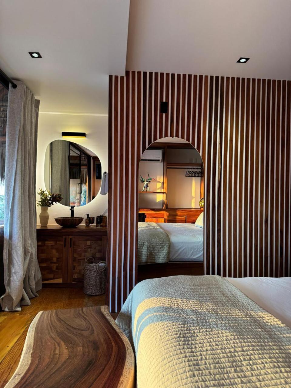 Lu Vee Oasis Hotel 4*