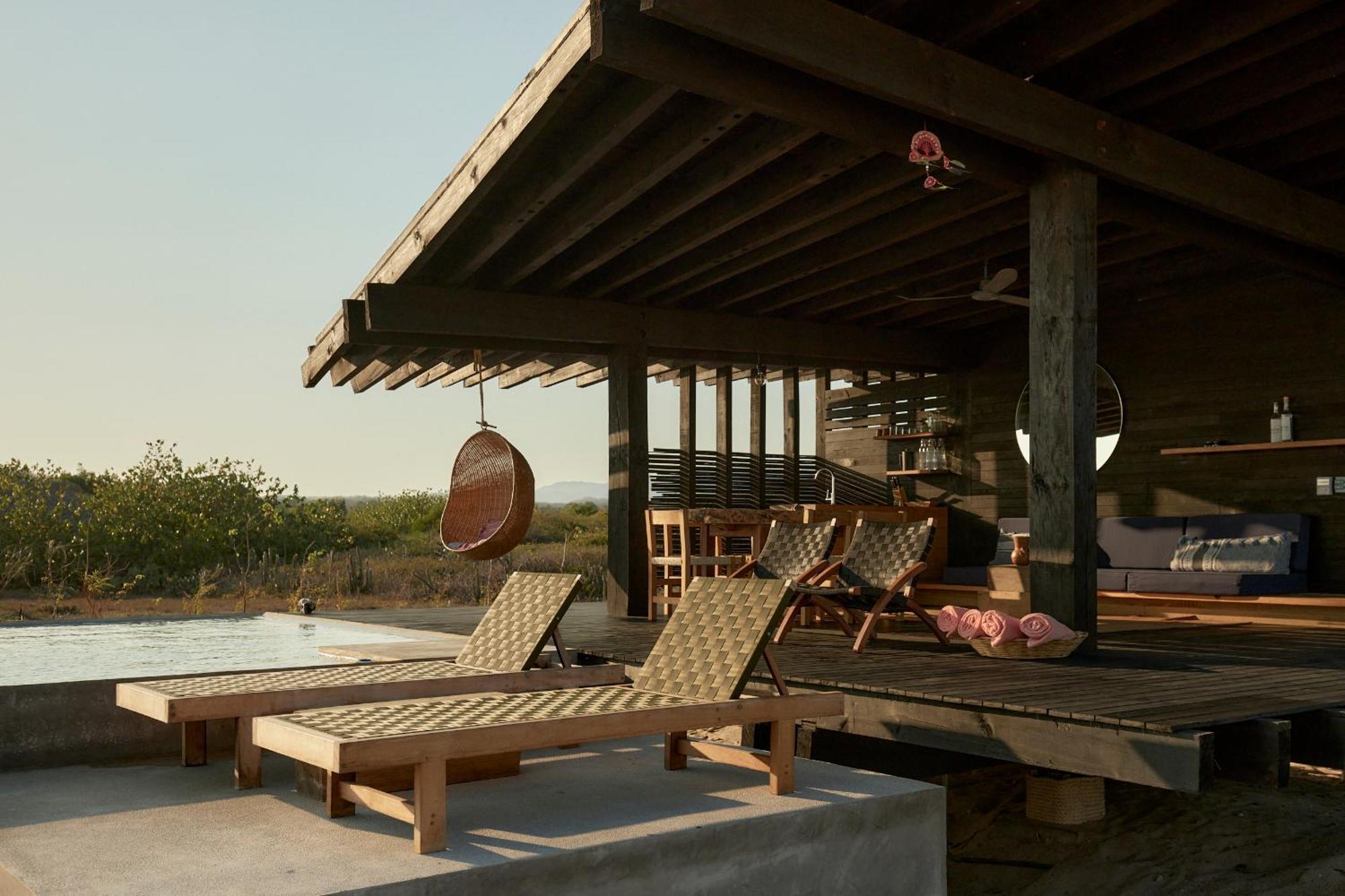 Punta Pajaros Hotel