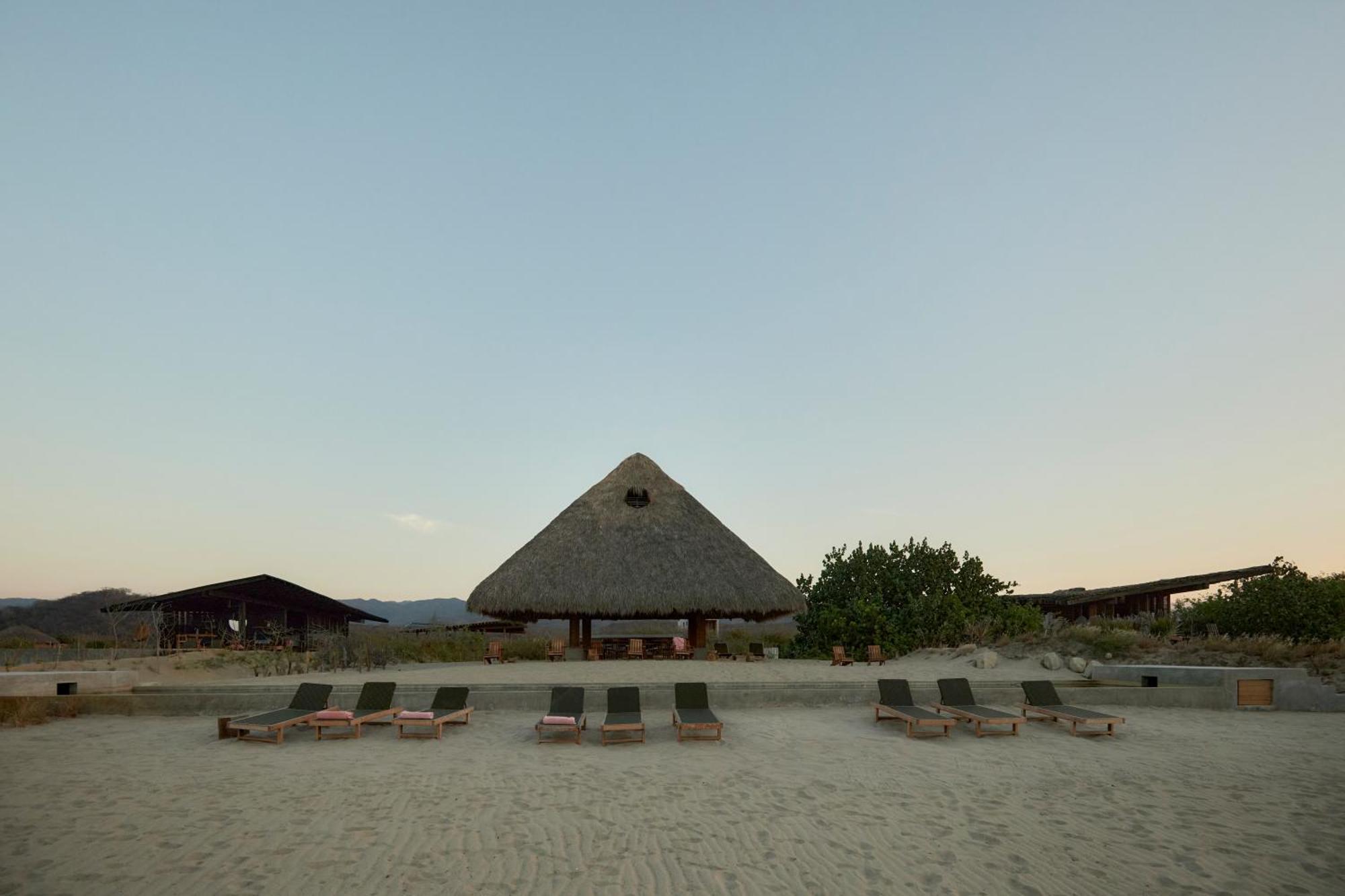 Hotel Punta Pajaros 5*