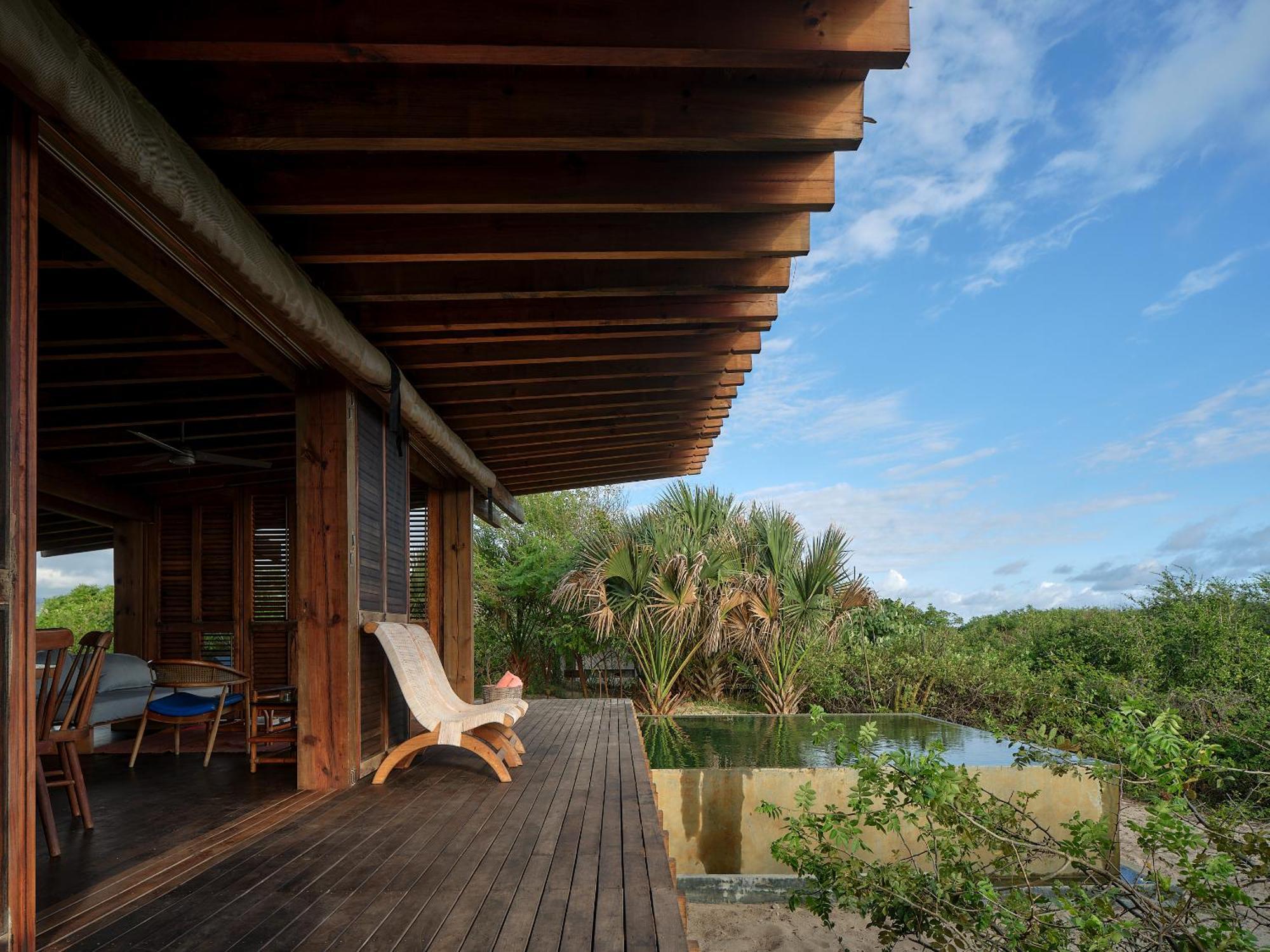 Punta Pajaros Hotel