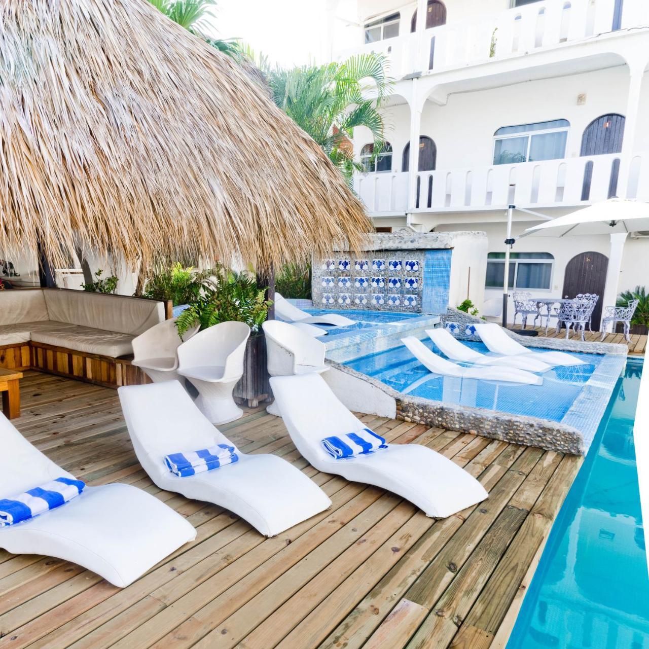 Hotel Zicatela 3*