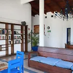 Hotel & Hostal Mayflower