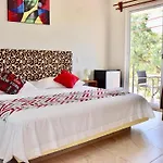 Carri Surf Studio