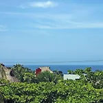 Penthouse -Sky At Mikasa- Fast Wifi, King Bed, Ac & Pool