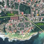 Studio -Trees At Mikasa- Near Beach, Pool, Fast Wifi, Ac & King Bed