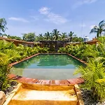 Hidden Port Melrose Place