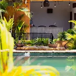 Hidden Port Melrose Place