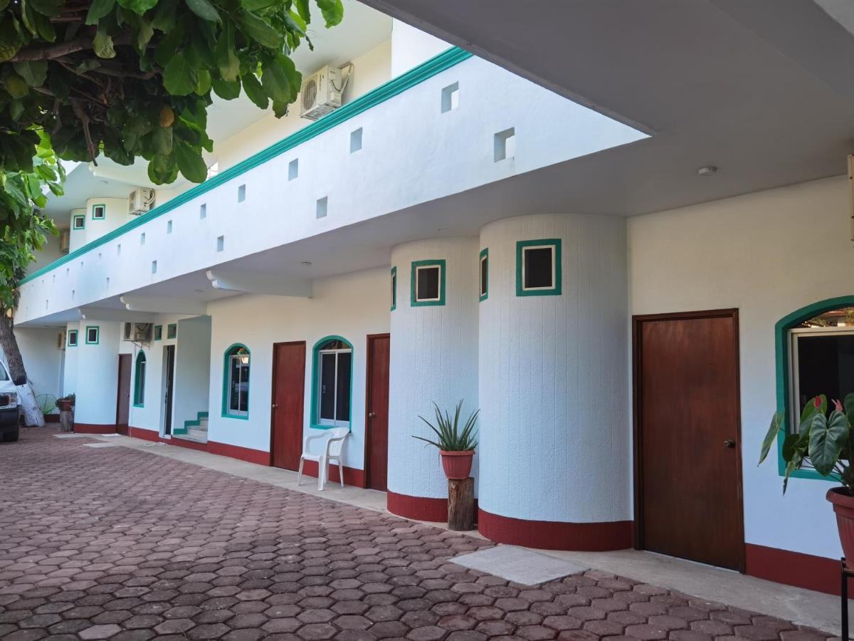 Escondido Hotel *
