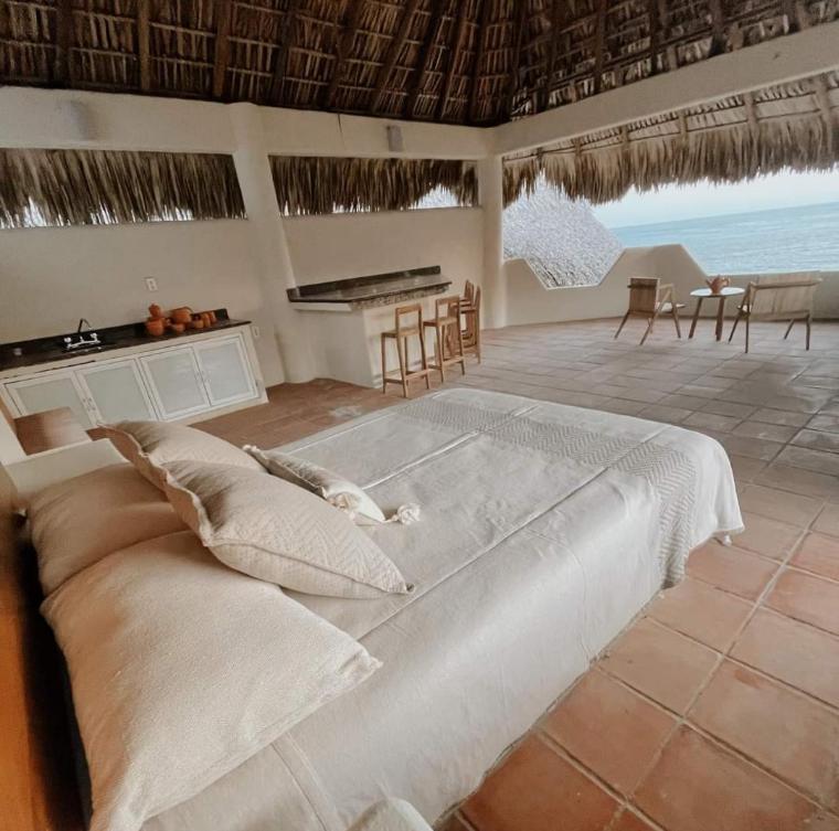 Aguamiel Beach House *