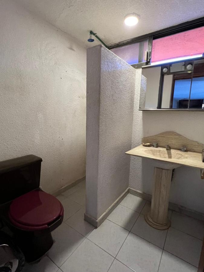 Pinata Hostel *