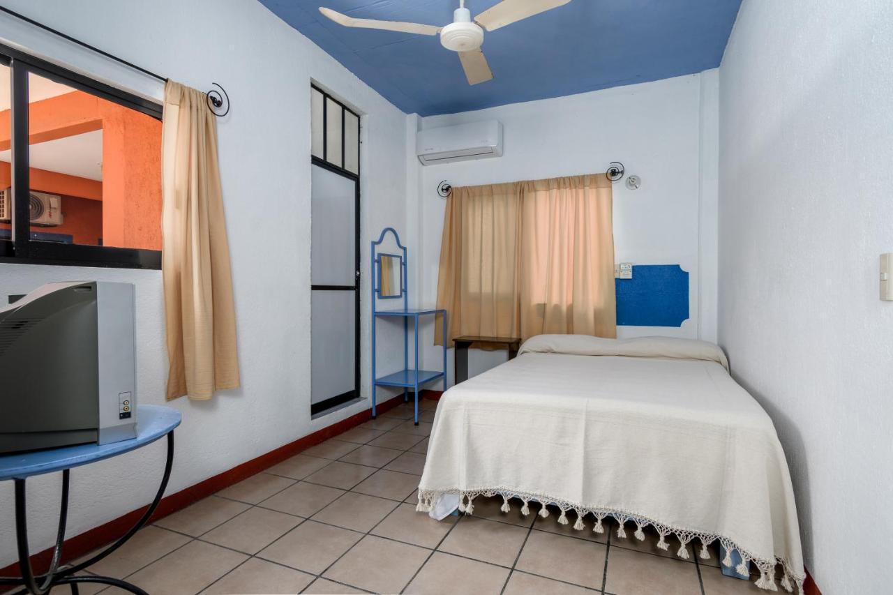 Hotel Costamar, Puerto Escondido 3*