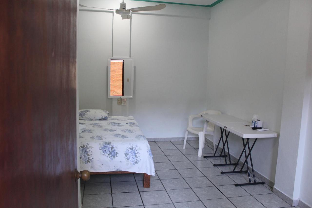 Hotel Escondido *