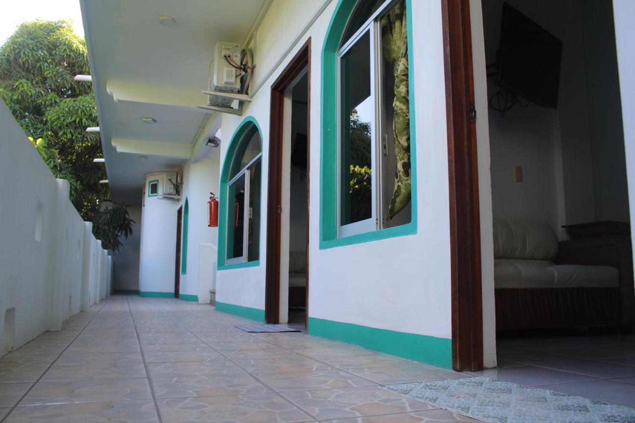 Escondido Hotel *