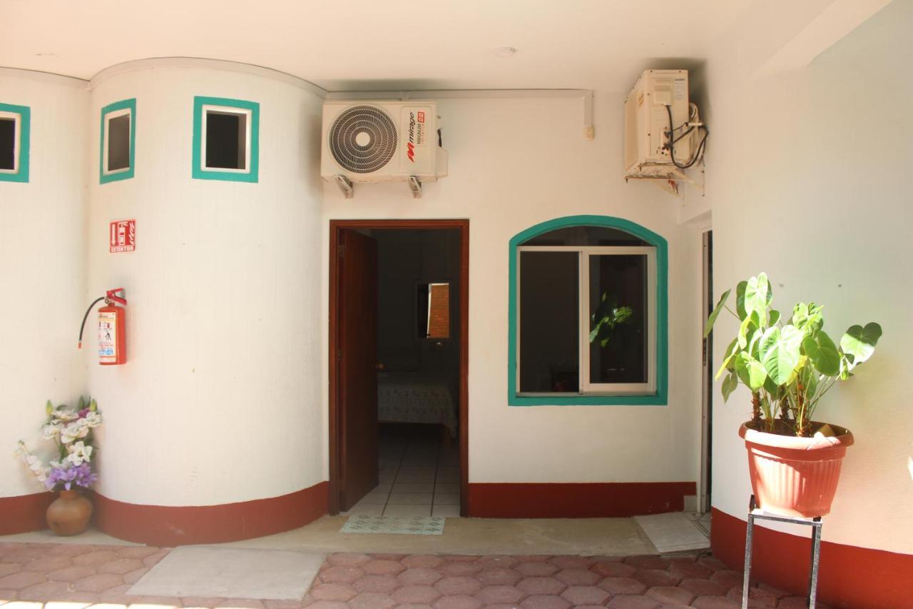 Escondido Hotel *