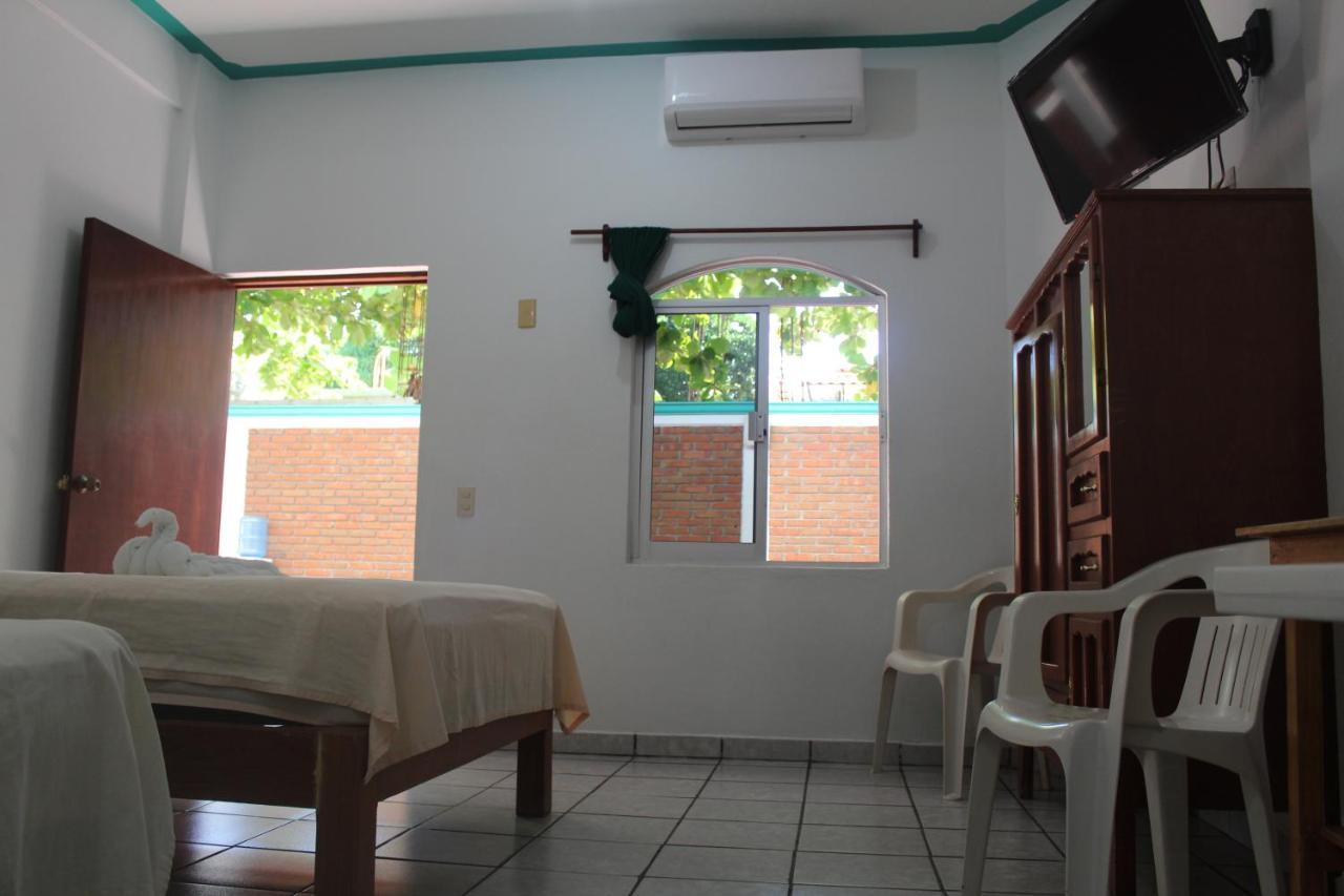 Escondido Hotel *