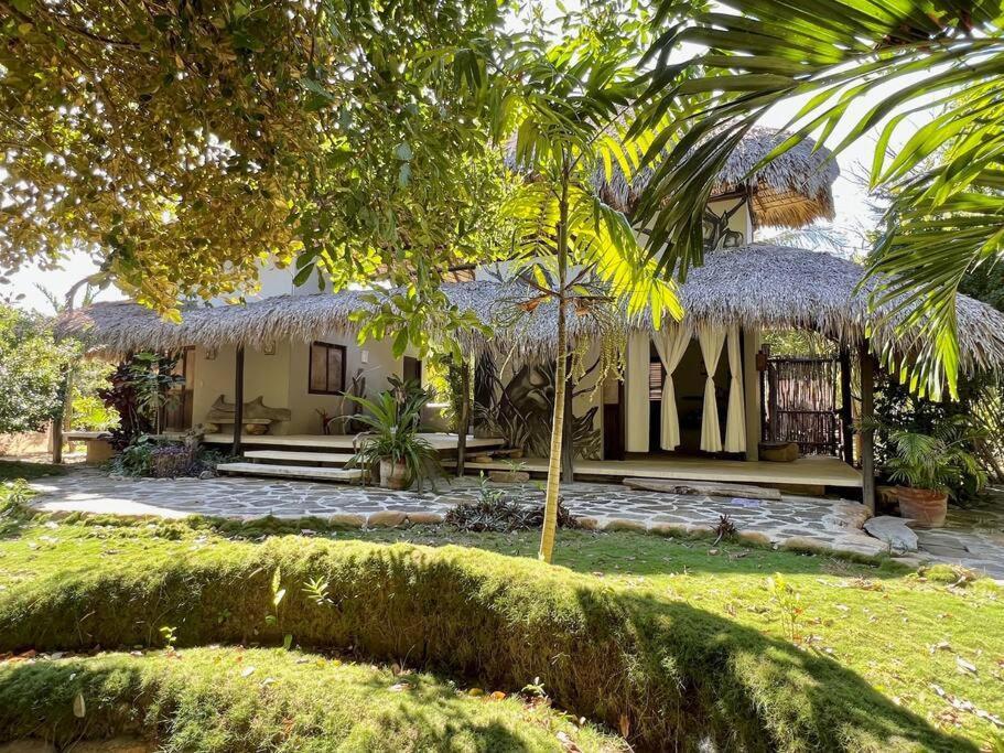 Casa Kuul, Elegant Fusion Of House And Garden. Villa Puerto Escondido (Oaxaca)