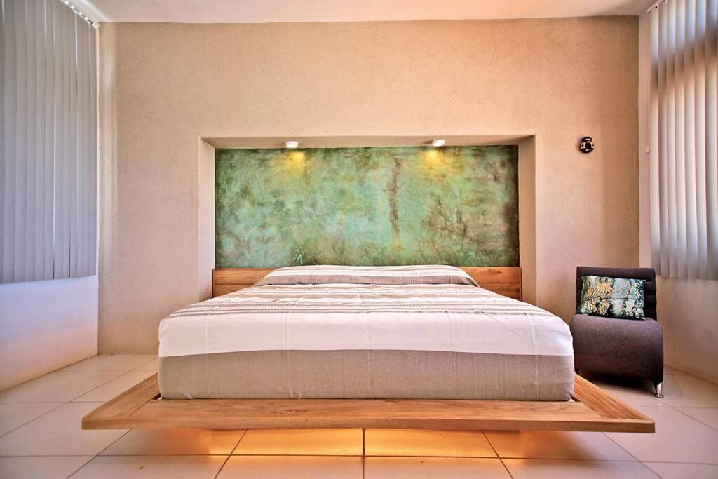 Penthouse -sky At Mikasa- Fast Wifi, King Bed, Ac & Pool