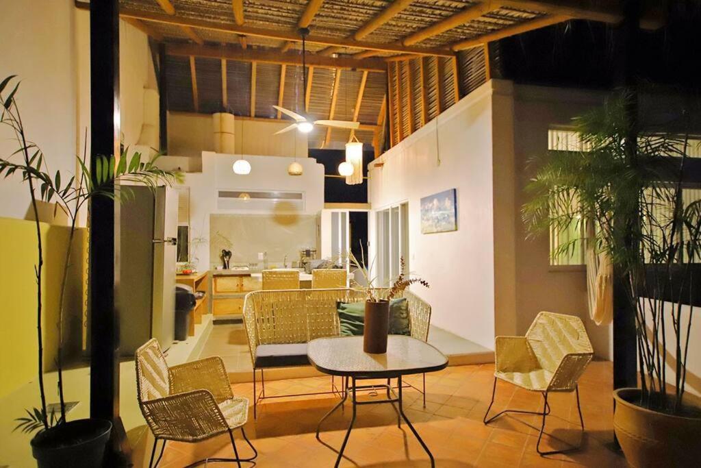 Apartment Penthouse -sky At Mikasa- Fast Wifi, King Bed, Ac & Pool *