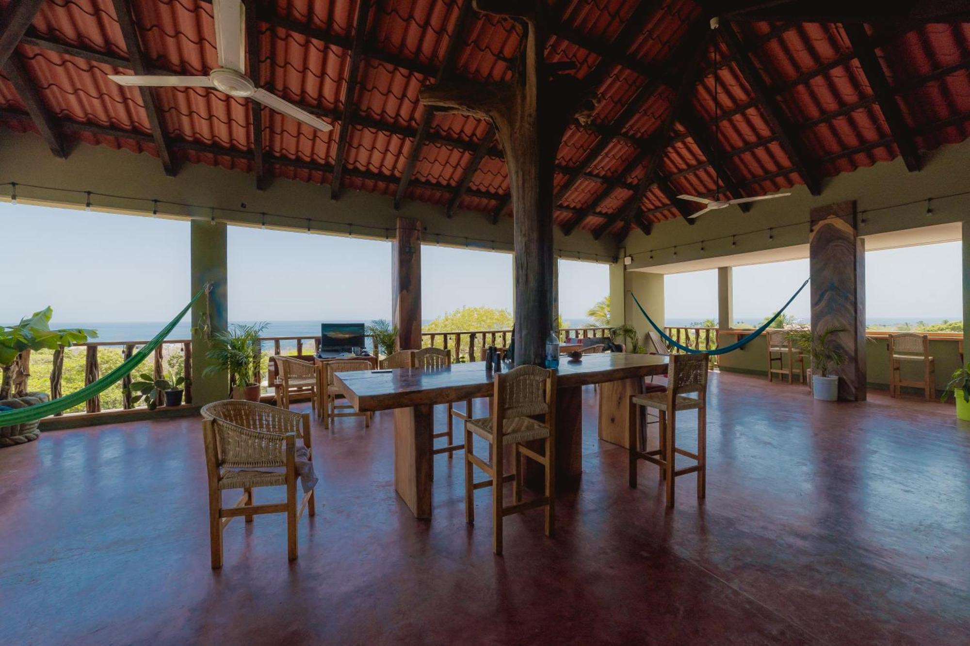 Madre Tierra & Coworking Hostel