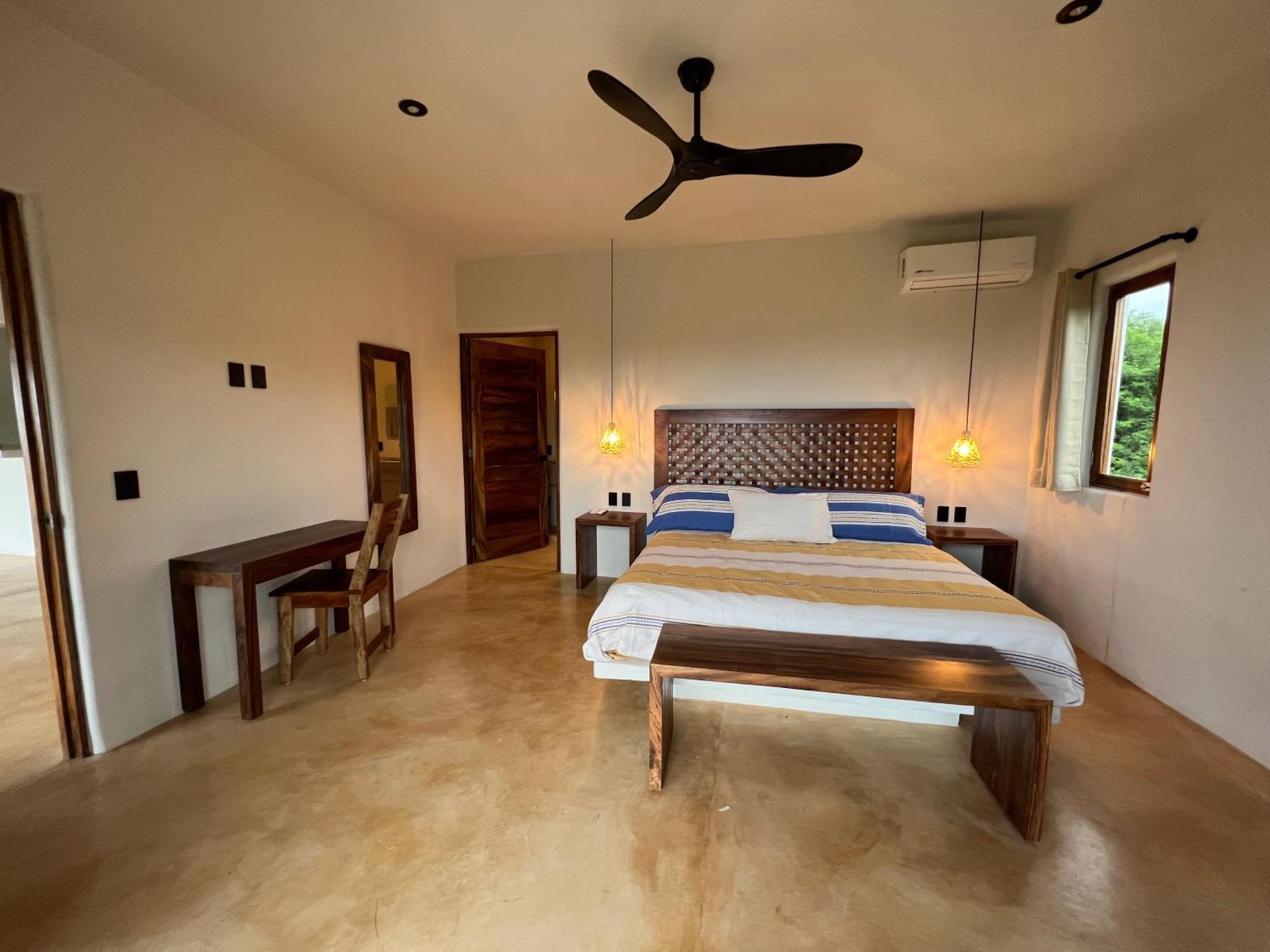 Casa Jubilee King Main Floor * Puerto Escondido (Oaxaca)