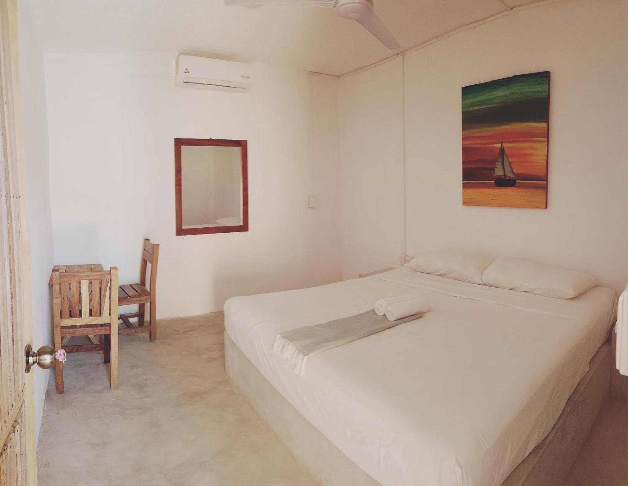Hidden Port Melrose Place Apartahotel *