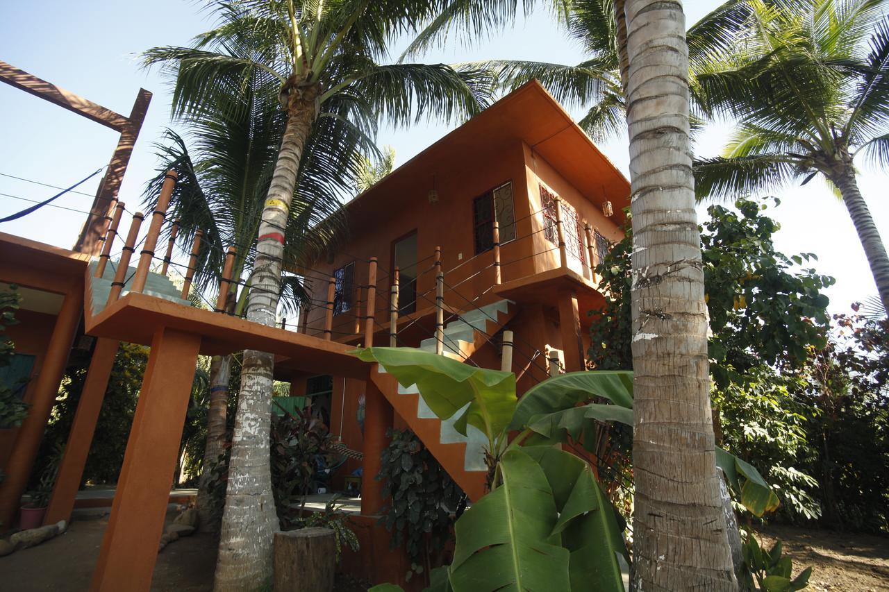 Tres Casitas, Casa Viva