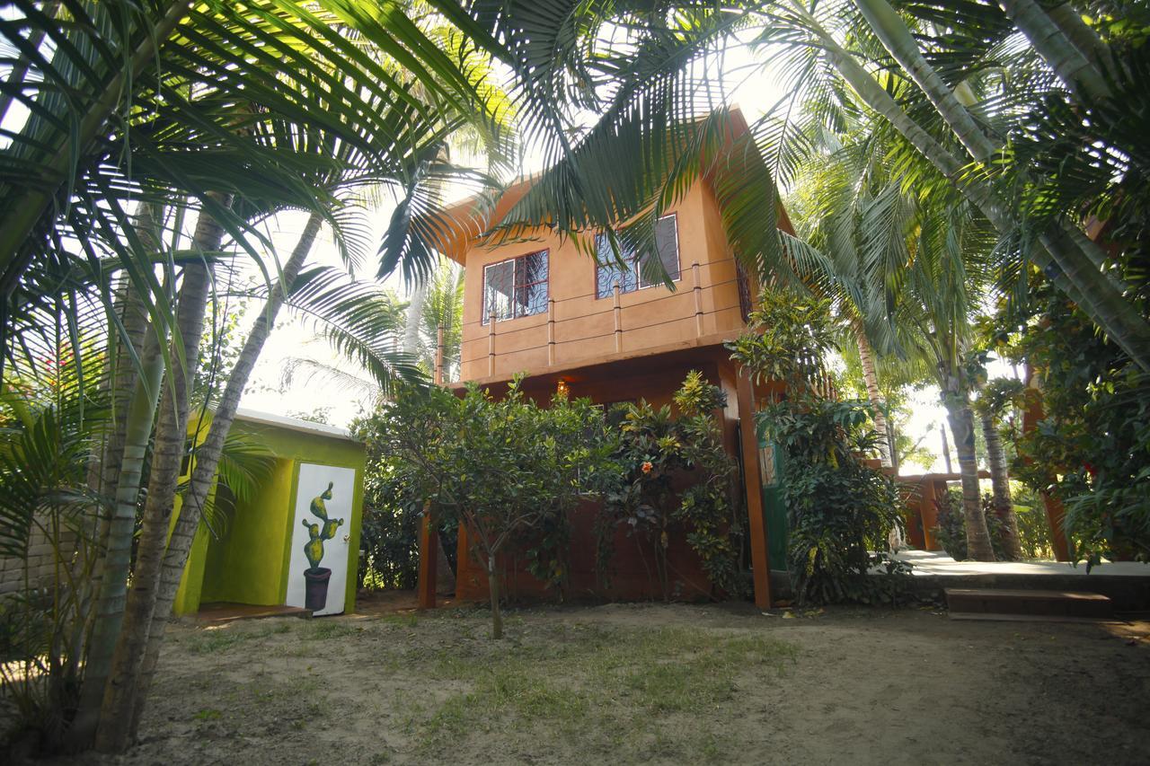 Tres Casitas, Casa Viva *