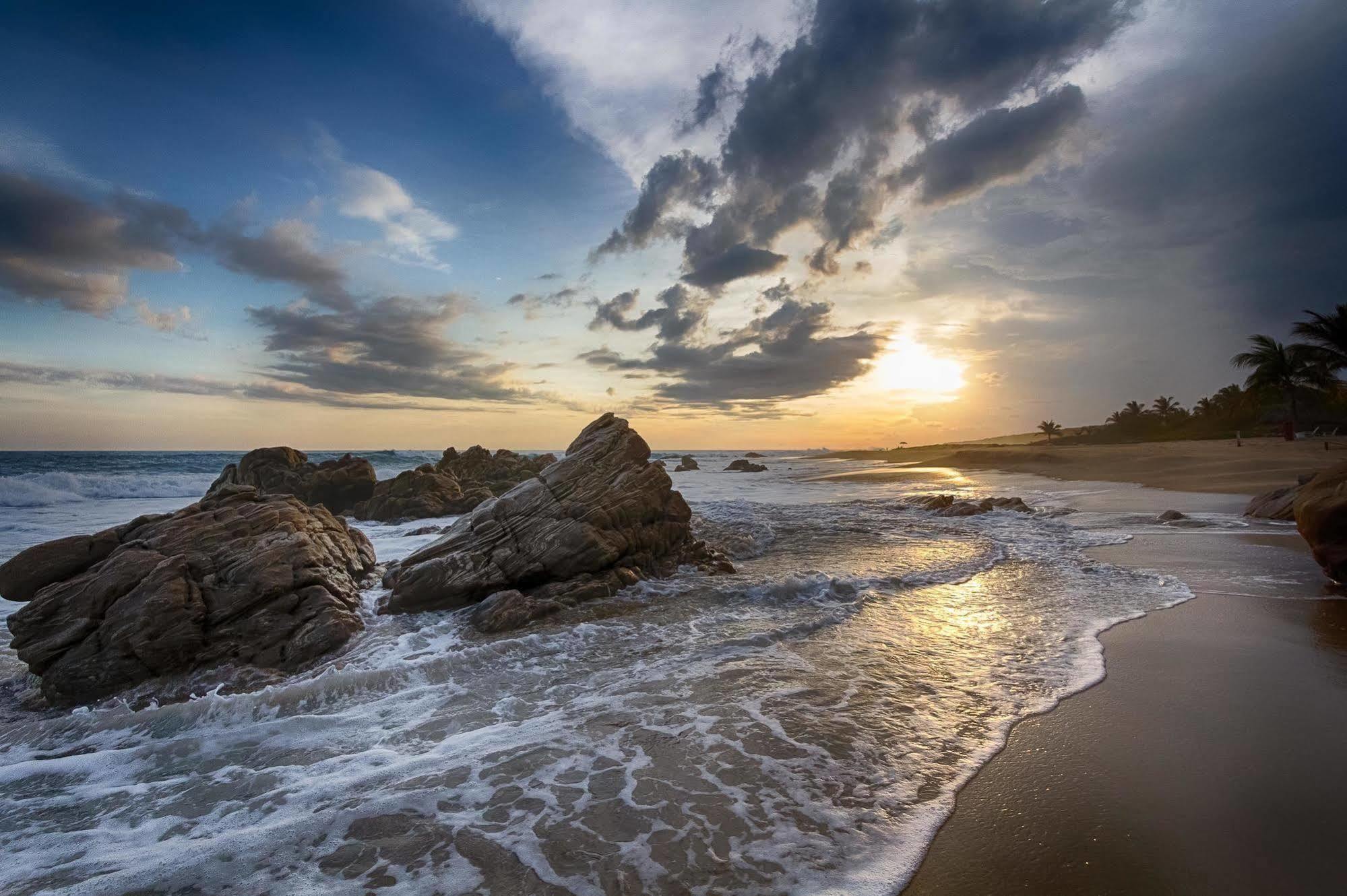 Real Puerto Escondido Resort 4*