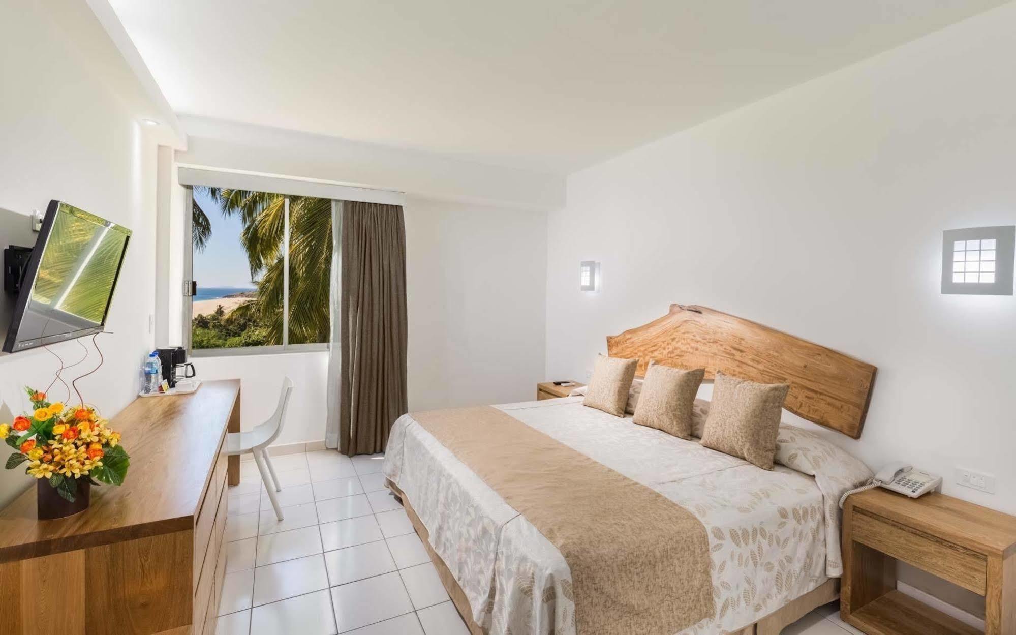 Resort Real Puerto Escondido 4*