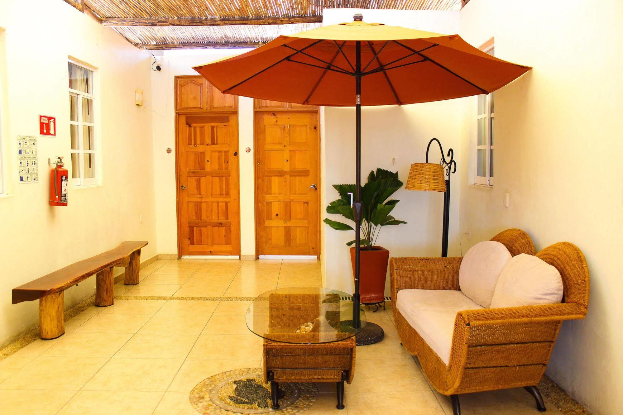 Hotel Careyes Puerto Escondido 3*